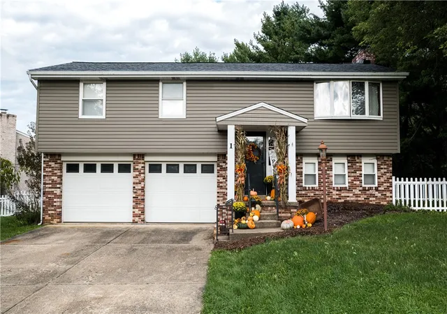 Photo 1 of Single family home for sale at 1 Fitch Ln, Greensburg, PA 15601 | MLS# 1776369 | Listing updated on 2026-09-25