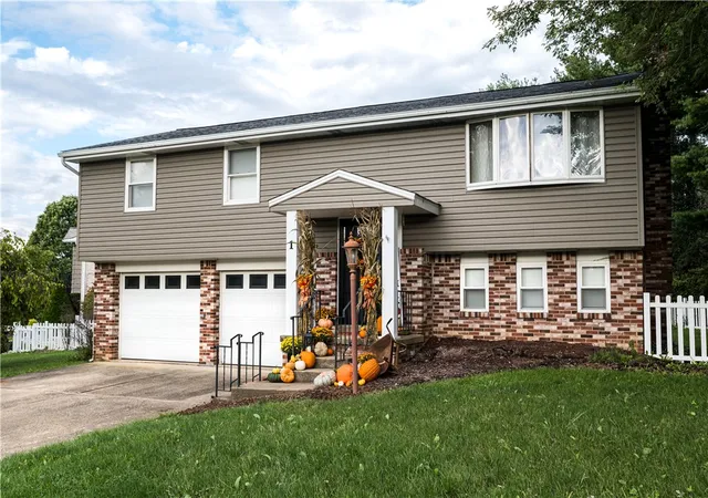 Photo 2 of Single family home for sale at 1 Fitch Ln, Greensburg, PA 15601 | MLS# 1776369 | Listing updated on 2026-09-25