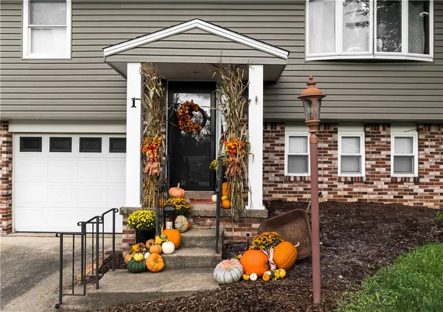 Photo 3 of Single family home for sale at 1 Fitch Ln, Greensburg, PA 15601 | MLS# 1776369 | Listing updated on 2026-09-25