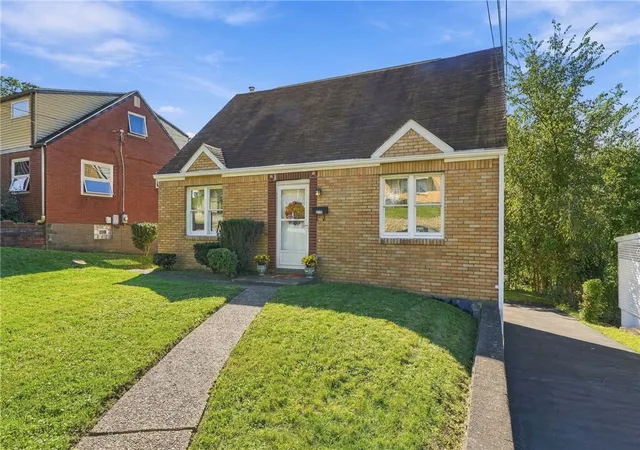 Photo 2 of Single family home for sale at 6727 W Barivista Dr, Penn Hills, PA 15147 | MLS# 1776278 | Listing updated on 2026-09-26