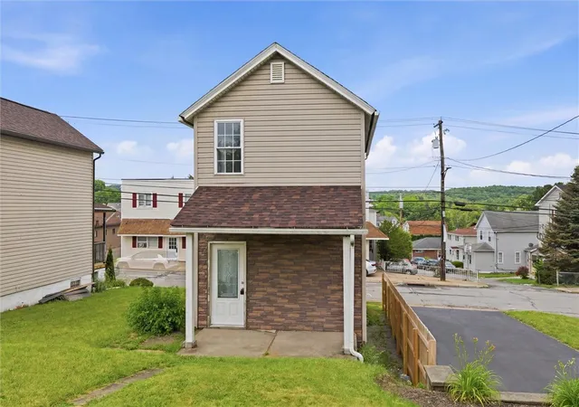 Photo 2 of Single family home for sale at 2212 Freeport Rd, Harrison Twp, PA 15065 | MLS# 1776423 | Listing updated on 2026-10-09