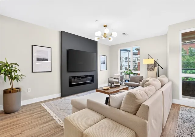 Listing Photo 5 - Condo for sale in building located at 3725 Butler St, Lawrenceville, PA 15201 - Unit #302