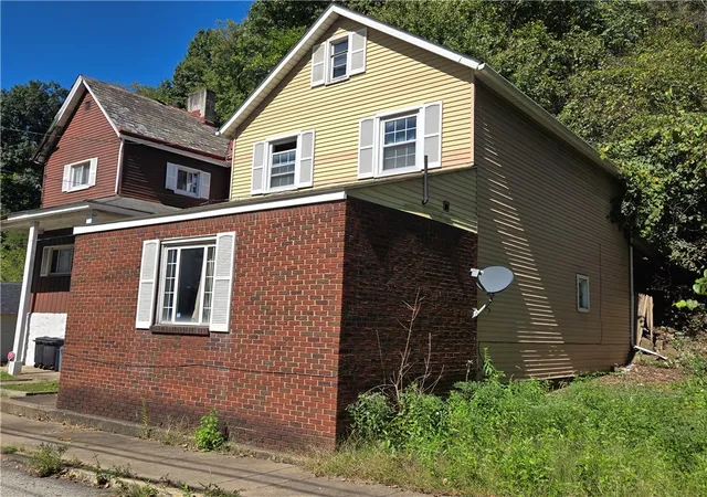 Photo 3 of Single family home for sale at 3077 Auberle St, N Versailles, PA 15132 | MLS# 1776210 | Listing updated on 2026-09-26