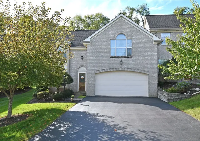 Photo 1 of Sale Pending at 309 Parkview Dr, Pleasant Hills, PA 15236 | MLS# 1776166 | Listing updated on 2026-09-30