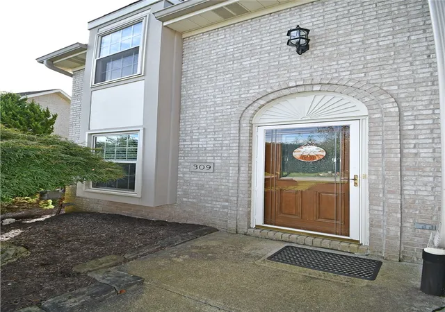 Photo 2 of Sale Pending at 309 Parkview Dr, Pleasant Hills, PA 15236 | MLS# 1776166 | Listing updated on 2026-09-30