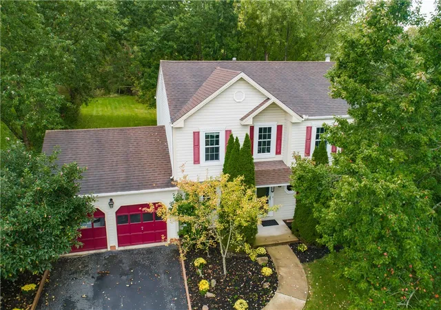 Photo 2 of Single family home for sale at 163 Woodbine Dr, Cranberry Twp, PA 16066 | MLS# 1776481 | Listing updated on 2026-10-05
