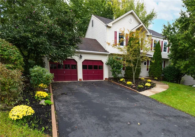 Photo 3 of Single family home for sale at 163 Woodbine Dr, Cranberry Twp, PA 16066 | MLS# 1776481 | Listing updated on 2026-10-05