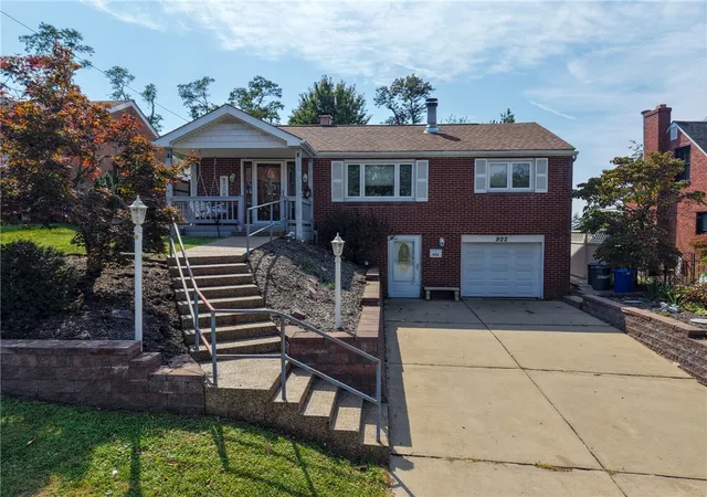 Photo 1 of Single family home for sale at 922 Lindberg Ave, Lincoln Place, PA 15120 | MLS# 1775595 | Listing updated on 2026-10-06