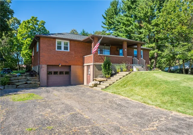 Photo 2 of Single family home for sale at 109 Valleyview Dr, O'hara, PA 15215 | MLS# 1776490 | Listing updated on 2026-10-01