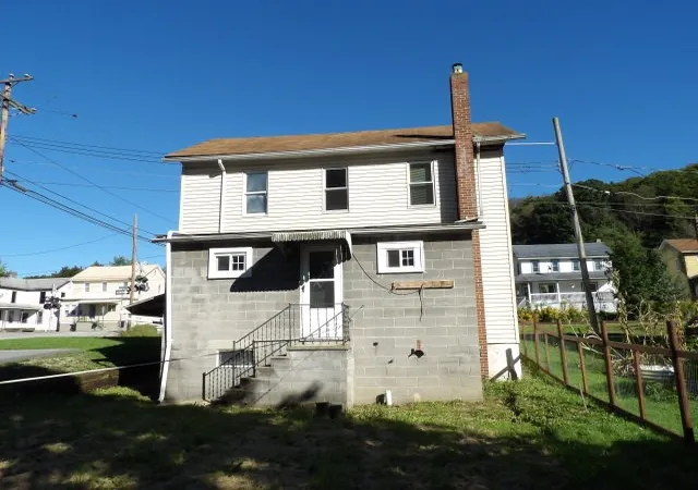 Photo 3 of Single family home for sale at 124 Mill St, Benson Boro, PA 15935 | MLS# 1776507 | Listing updated on 2026-10-07