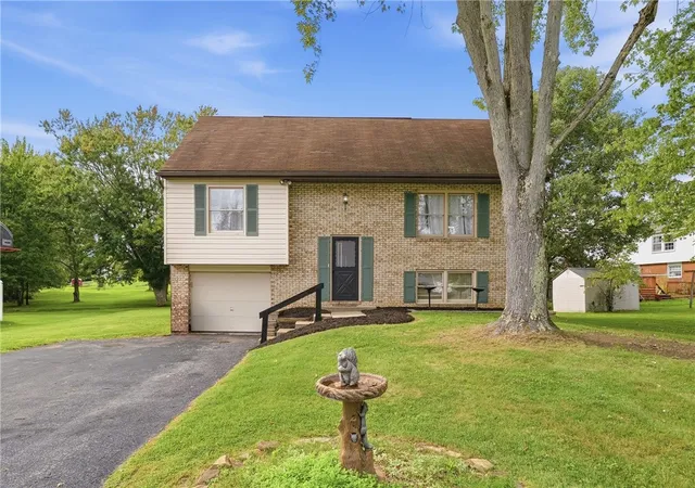 Photo 1 of Single family home for sale at 102 Farmington Dr, Twp Of But Nw, PA 16001 | MLS# 1776181 | Listing updated on 2026-10-05