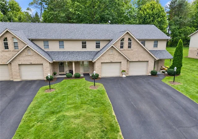 Photo 2 of Condo for sale at 121 Windy Dr, Center Twp, PA 16001 | MLS# 1776477 | Listing updated on 2026-10-06