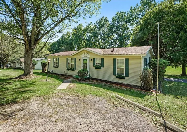 Photo 2 of Manufactured home for sale at 717 Mallard Dr, Washington Twp, PA 15613 | MLS# 1776601 | Listing updated on 2026-09-28