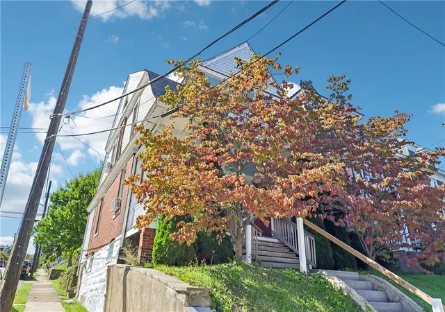 Photo 3 of Sale Pending at 998 Greenfield Ave, Greenfield, PA 15217 | MLS# 1776595 | Listing updated on 2026-10-09