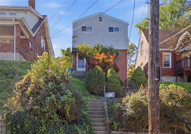 Photo 1 of Single family home for sale at 2928 Elroy Ave, Brentwood, PA 15227 | MLS# 1776529 | Listing updated on 2026-10-07