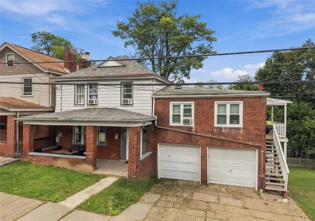 Photo 3 of Multi family home for sale at 2905 Glendale Ave, Brentwood, PA 15227 | MLS# 1776585 | Listing updated on 2026-09-29