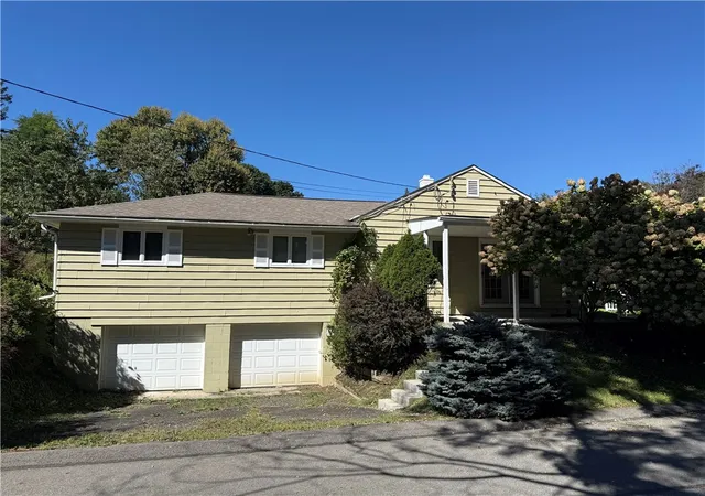 Photo 1 of Single family home for sale at 3344 Vernon Ave, Brentwood, PA 15227 | MLS# 1776626 | Listing updated on 2026-09-29
