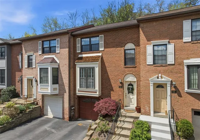 Photo 3 of Condo for sale at 642 Woodcrest Dr, Pittsburgh, PA 15205 | MLS# 1776738 | Listing updated on 2026-09-29