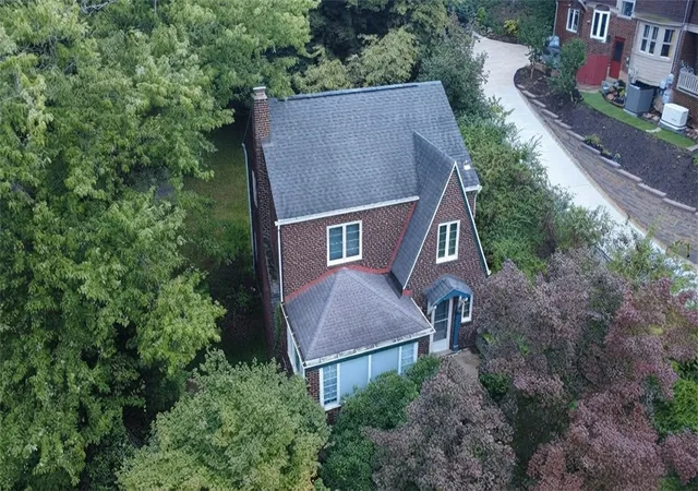 Photo 1 of Single family home for sale at 225 Woodside Rd, Pittsburgh, PA 15221 | MLS# 1776799 | Listing updated on 2026-09-29