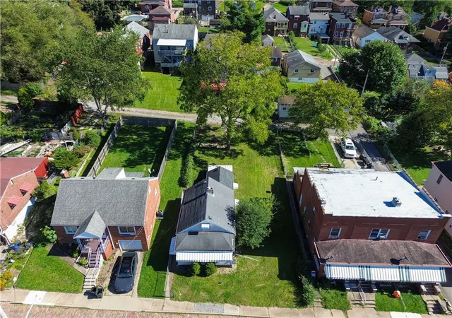 Photo 2 of Single family home for sale at 1231 Holmes St, Mc Kees Rocks, PA 15136 | MLS# 1776592 | Listing updated on 2026-09-29