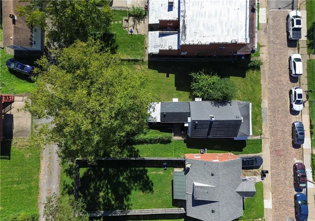 Photo 3 of Single family home for sale at 1231 Holmes St, Mc Kees Rocks, PA 15136 | MLS# 1776592 | Listing updated on 2026-09-29