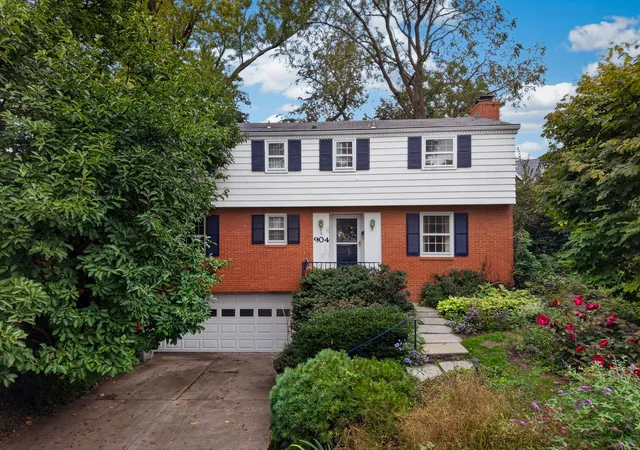 Photo 2 of Single family home for sale at 904 Lovingston Dr, Mt Lebanon, PA 15216 | MLS# 1776869 | Listing updated on 2026-10-10