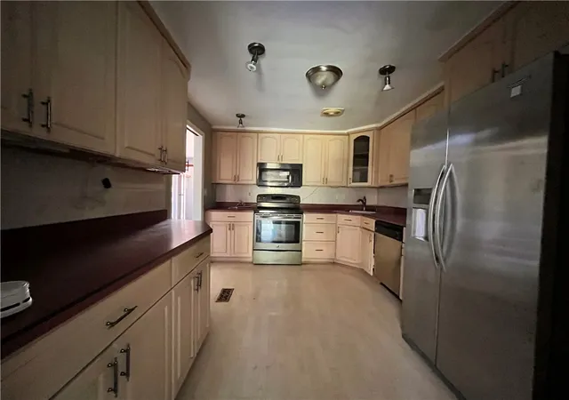 Photo 3 of Single family home for sale at 523 Larix Rd, Monroeville, PA 15146 | MLS# 1776637 | Listing updated on 2026-09-30