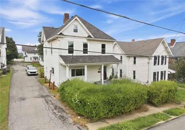 Photo 2 of Single family home for sale at 212 Fairview Ave, City Of But Ne, PA 16001 | MLS# 1776885 | Listing updated on 2026-09-30