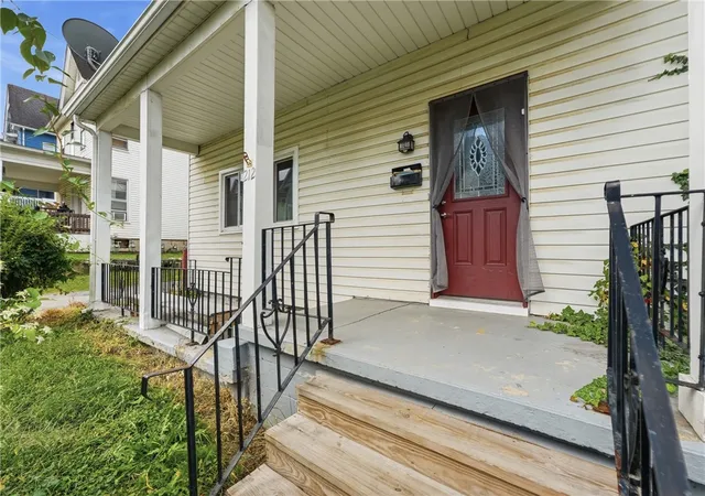 Photo 3 of Single family home for sale at 212 Fairview Ave, City Of But Ne, PA 16001 | MLS# 1776885 | Listing updated on 2026-09-30