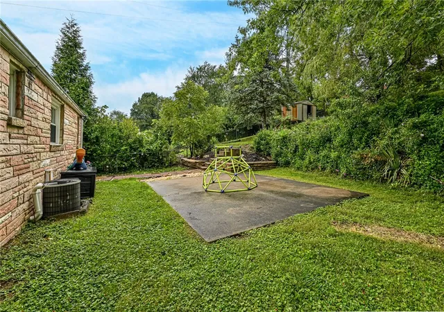 Photo 20 of Single family home for sale at 1337 Hamilton Rd, Castle Shannon, PA 15234 | MLS# 1776897 | Listing updated on 2026-09-30