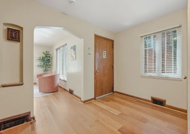 Photo 2 of Single family home for sale at 434 Beverly Rd, Mt Lebanon, PA 15216 | MLS# 1776914 | Listing updated on 2026-10-05