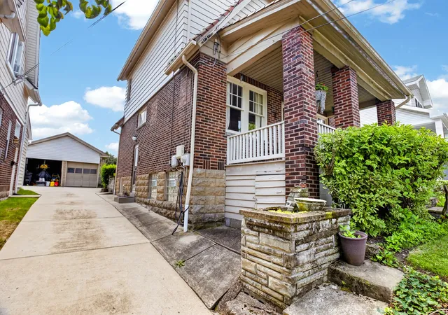 Photo 3 of Single family home for sale at 246 Hazel Dr, Mt Lebanon, PA 15228 | MLS# 1776916 | Listing updated on 2026-10-03