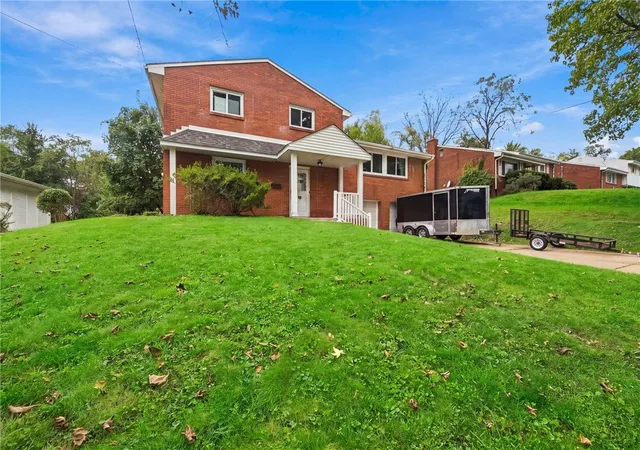 Photo 2 of Single family home for sale at 537 Fieldstone Dr, Monroeville, PA 15146 | MLS# 1776735 | Listing updated on 2026-10-08