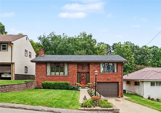 Photo 1 of Single family home for sale at 705 Smiley St, Ellwood City, PA 16117 | MLS# 1776927 | Listing updated on 2026-10-07