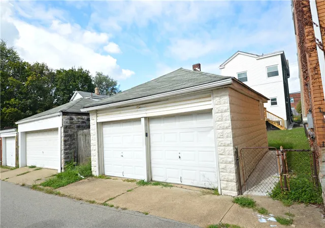 Photo 3 of Single family home for sale at 632 Industry St, Arlington, PA 15210 | MLS# 1776946 | Listing updated on 2026-09-30
