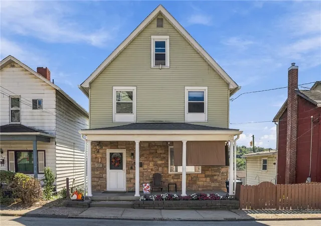 Photo 1 of Single family home for sale at 335 W 8th Avenue, Tarentum, PA 15084 | MLS# 1776968 | Listing updated on 2026-09-30