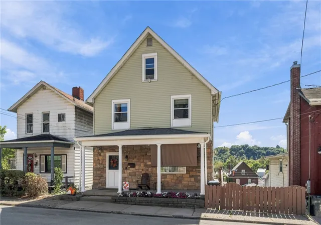 Photo 2 of Single family home for sale at 335 W 8th Avenue, Tarentum, PA 15084 | MLS# 1776968 | Listing updated on 2026-09-30