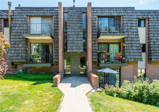 Photo 1 of Condo for sale at 734 Forest Green Dr, Moon/crescent Twp, PA 15108 | MLS# 1776001 | Listing updated on 2026-09-30