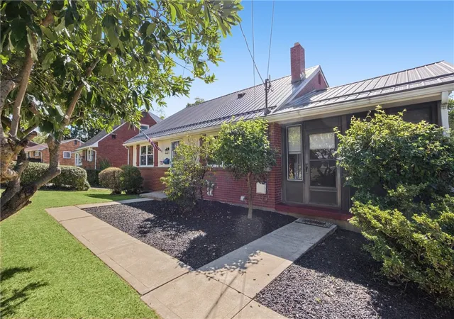 Photo 3 of Single family home for sale at 1383 Meadowlark Dr, Pittsburgh, PA 15243 | MLS# 1777016 | Listing updated on 2026-09-30