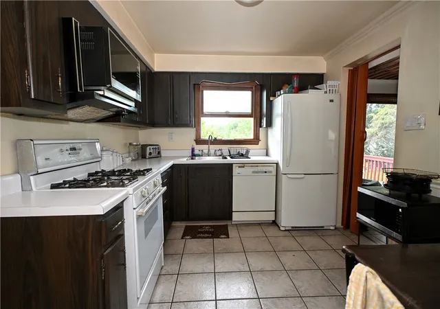Photo 3 of Single family home for sale at 319 High St, Elizabeth Twp/boro, PA 15037 | MLS# 1777082 | Listing updated on 2026-10-01