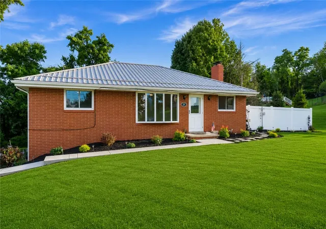 Photo 3 of Single family home for sale at 27 Washington Ave, Mt Pleasant Twp, PA 15340 | MLS# 1776993 | Listing updated on 2026-10-03