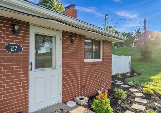 Photo 3 of Single family home for sale at 27 Washington Ave, Mt Pleasant Twp, PA 15340 | MLS# 1776993 | Listing updated on 2026-10-03