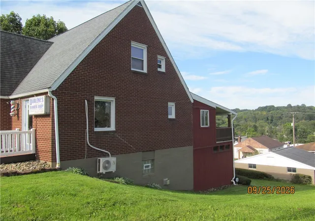Photo 2 of Single family home for sale at 1522 Broad St, South Greensburg Boro, PA 15601 | MLS# 1776928 | Listing updated on 2026-10-02
