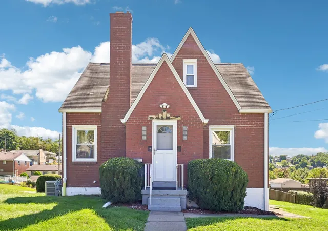 Photo 1 of Single family home for sale at 318 Oak St, West Mifflin, PA 15122 | MLS# 1777117 | Listing updated on 2026-10-03
