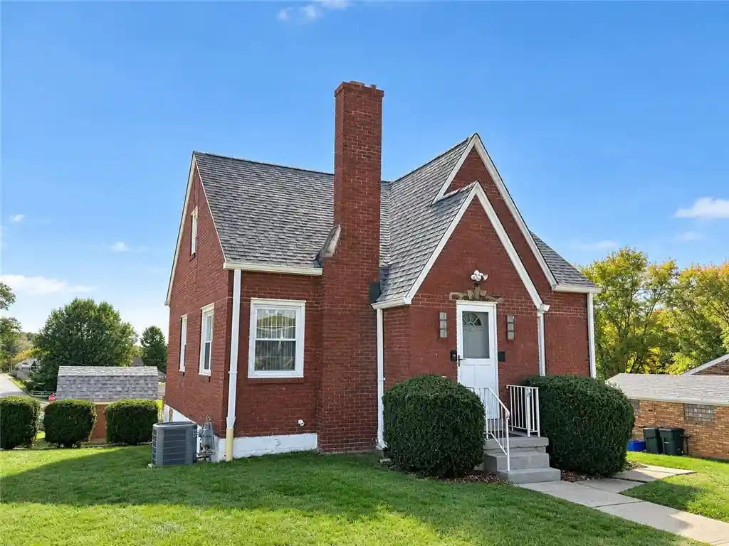 Photo 1 of Single family home for sale at 318 Oak St, West Mifflin, PA 15122 | MLS# 1777117 | Listing updated on 2026-10-24