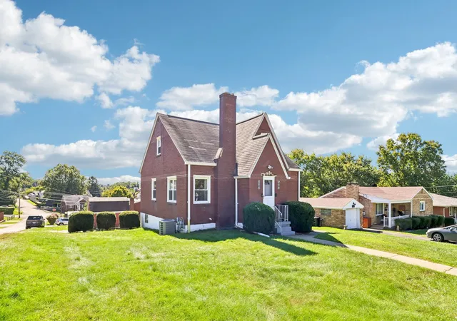 Photo 2 of Single family home for sale at 318 Oak St, West Mifflin, PA 15122 | MLS# 1777117 | Listing updated on 2026-10-03