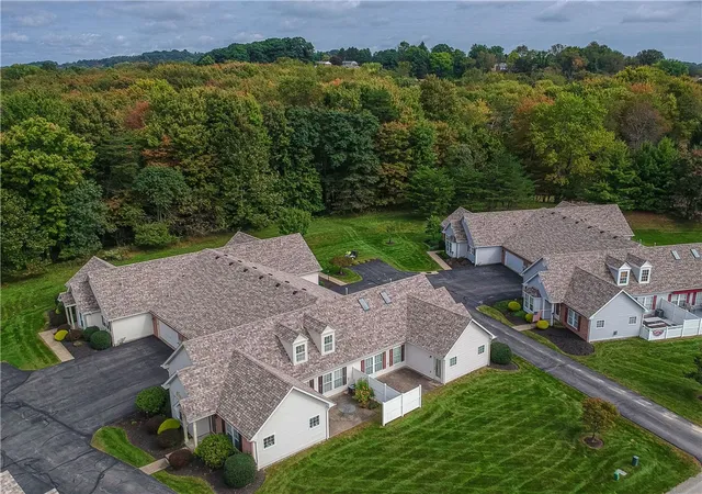 Photo 3 of Townhouse for sale at 724 Spencer Woods Dr, Shaler, PA 15116 | MLS# 1777073 | Listing updated on 2026-10-11