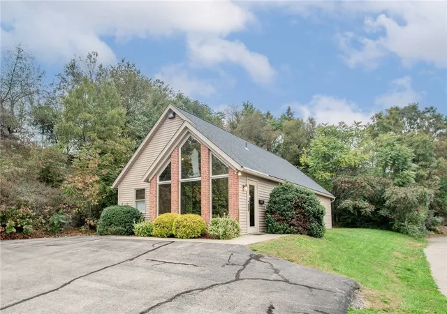 Photo 1 of Single family home for sale at 1637 N Main St Ext, Center Twp, PA 16001 | MLS# 1776257 | Listing updated on 2026-10-01