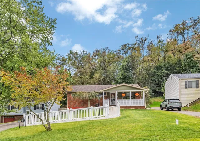 Photo 2 of Single family home for sale at 725 Bilberry Rd, Monroeville, PA 15146 | MLS# 1777022 | Listing updated on 2026-10-06