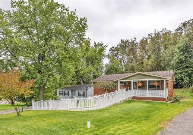 Photo 3 of Single family home for sale at 725 Bilberry Rd, Monroeville, PA 15146 | MLS# 1777022 | Listing updated on 2026-10-06